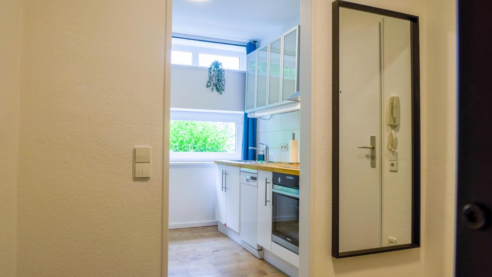 Gross, Modern, Zentrumsnah Mit Parkplatz Und Garten Ulma Esterno foto
