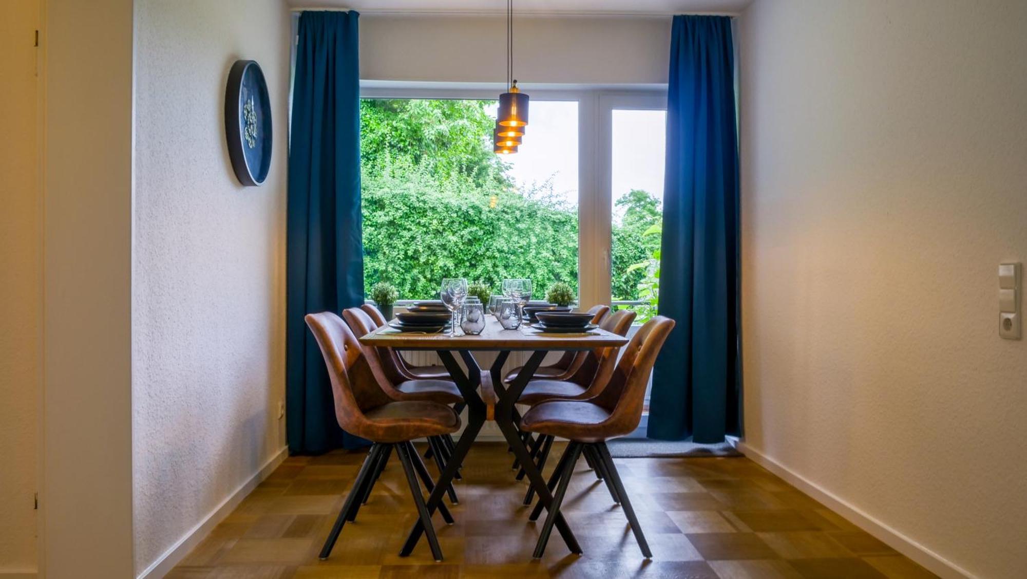 Gross, Modern, Zentrumsnah Mit Parkplatz Und Garten Ulma Esterno foto