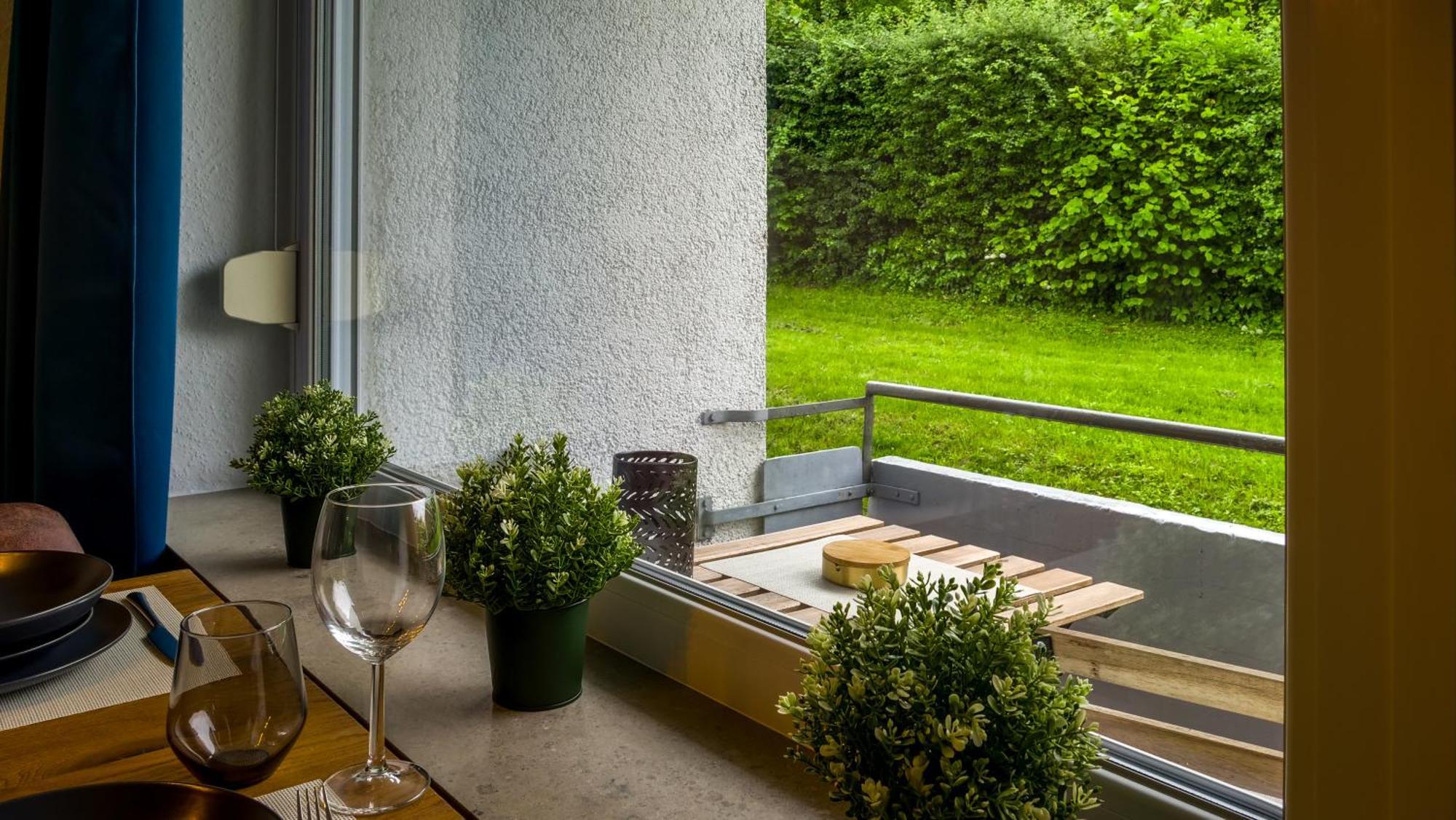 Gross, Modern, Zentrumsnah Mit Parkplatz Und Garten Ulma Esterno foto